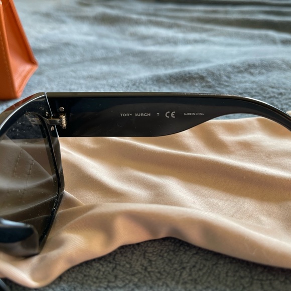 Tory Burch sunglasses - Picture 4 of 6